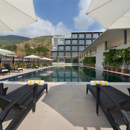 Marasa Sarovar Premiere Tirupati Exterior foto The swimming pool at the hotel