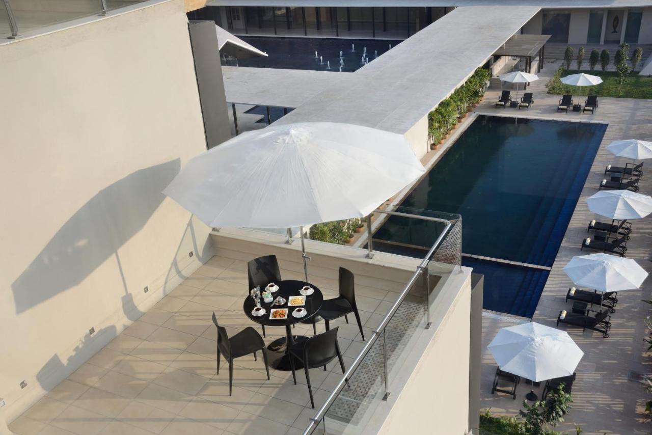 Marasa Sarovar Premiere Tirupati Exterior foto The pool at the hotel
