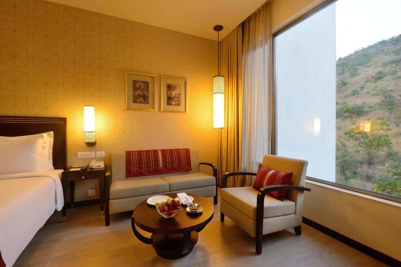 Marasa Sarovar Premiere Tirupati Exterior foto A room at the Taj Bengal