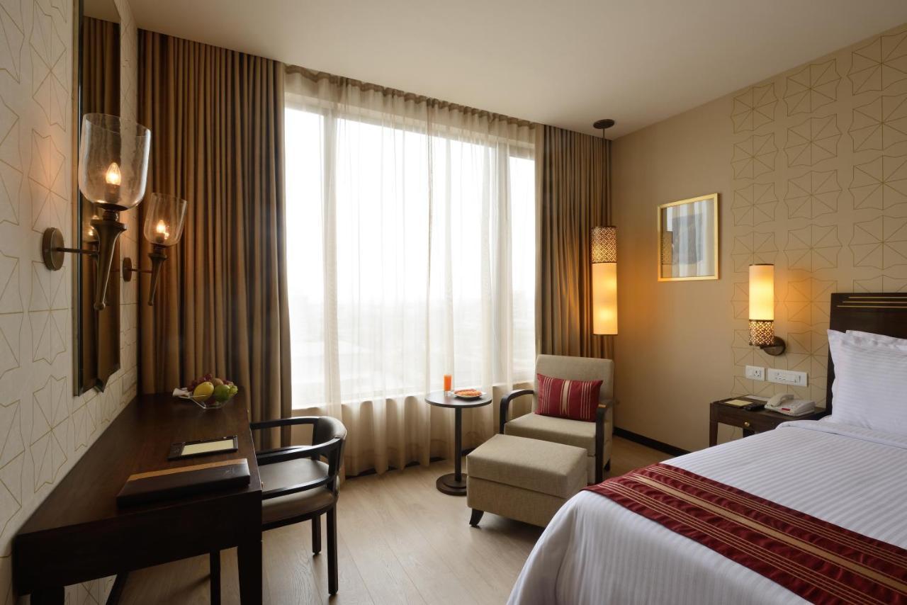 Marasa Sarovar Premiere Tirupati Exterior foto A room at the Taj Bengal