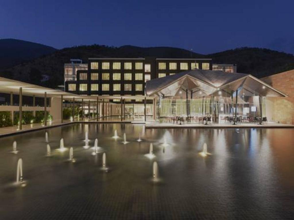 Marasa Sarovar Premiere Tirupati Exterior foto The hotel at night