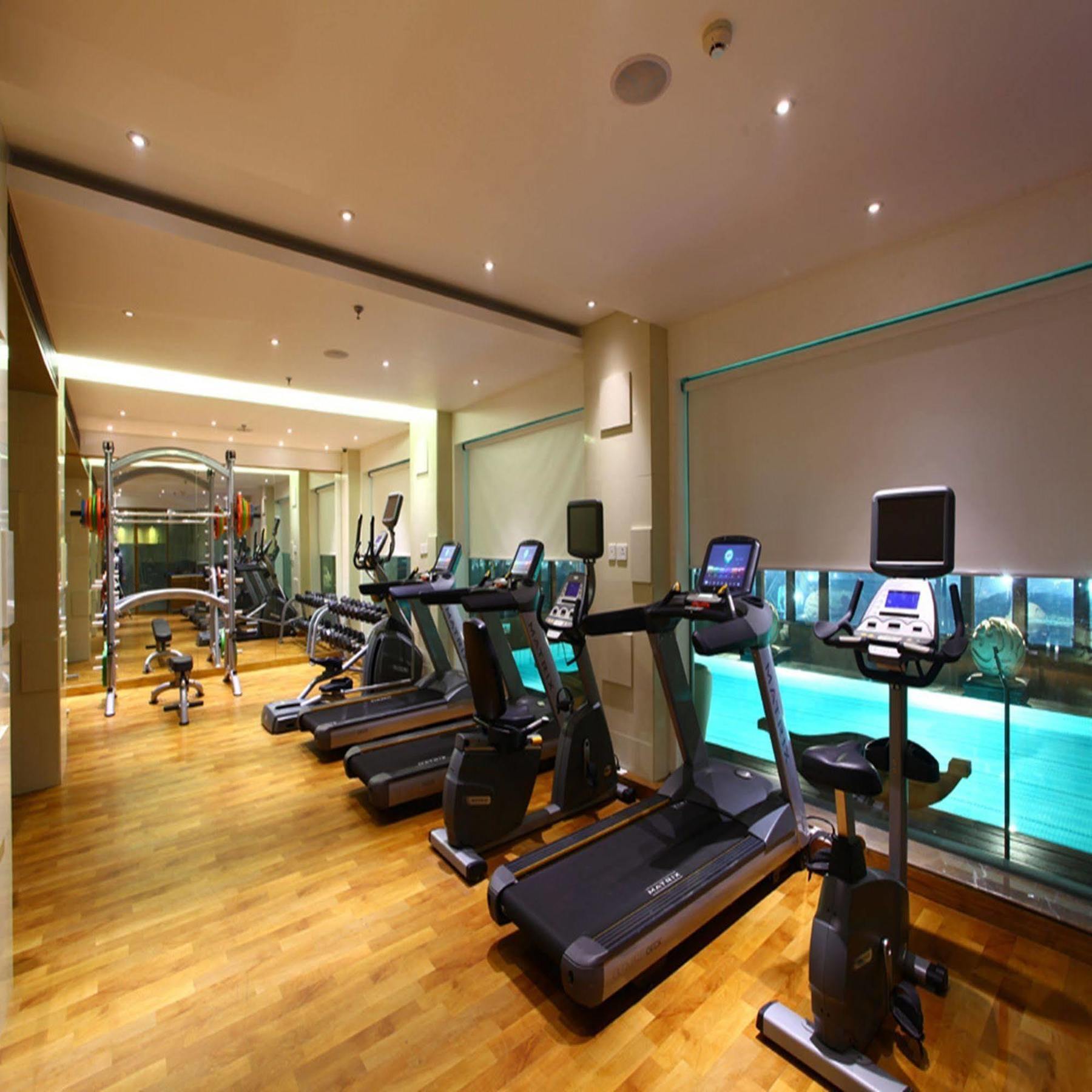 Marasa Sarovar Premiere Tirupati Exterior foto A gym in a hotel