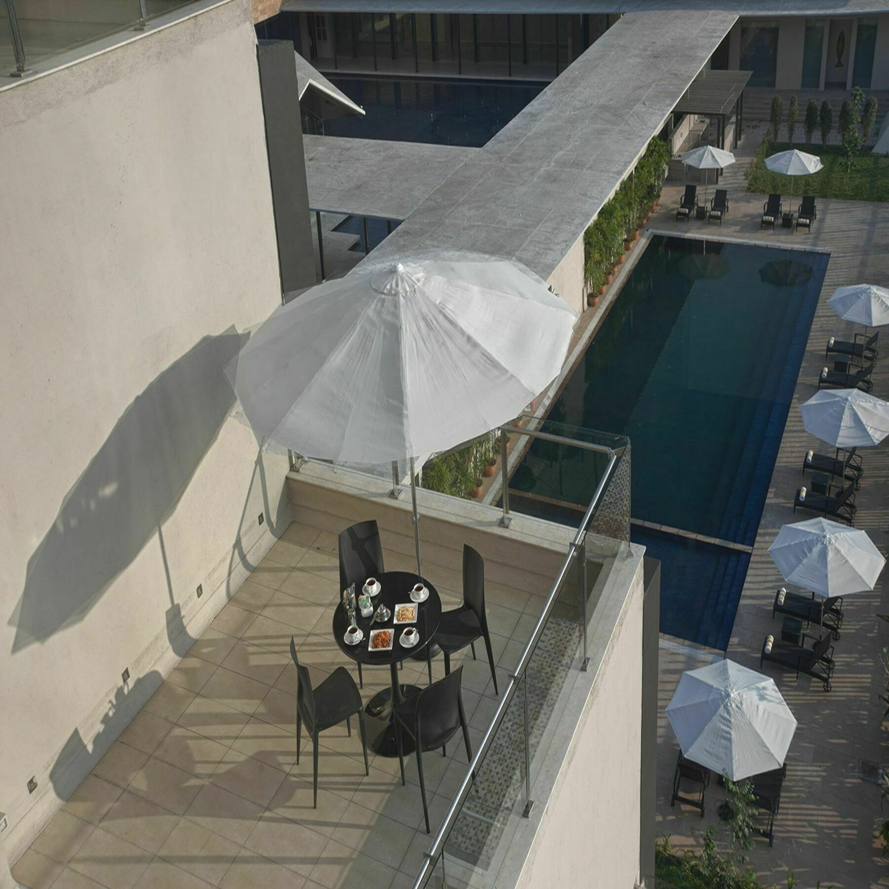 Marasa Sarovar Premiere Tirupati Exterior foto The swimming pool at the hotel